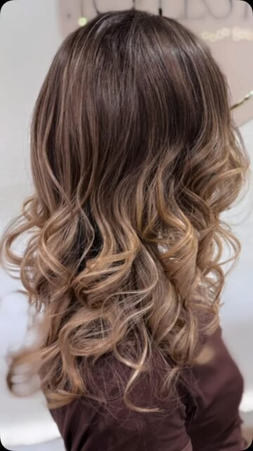 #livedinblonde
#dimensionalblonde
#foilyage
#blondebalayage
#brondehair