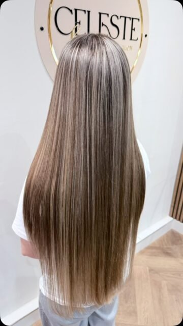 For hair this long, every foil takes time and precision.
Root refresh with highlights, toner and Olaplex.
She only came in for a small trim… but we got a little wild and added a soft face frame too